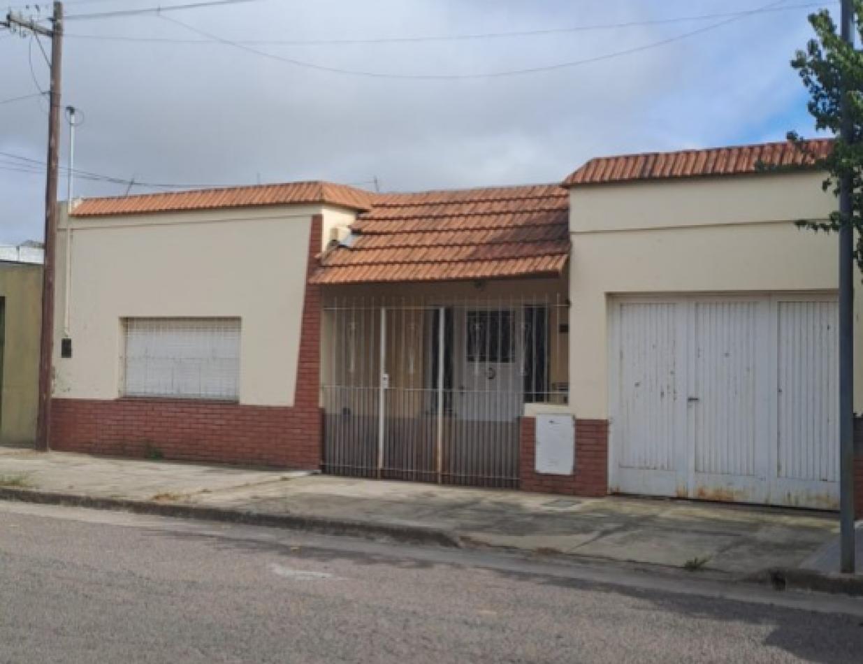 VENDE CASA EN ROCA MERLO/ AMPLIO LOTE