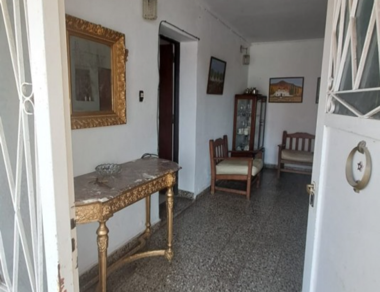 VENDE CASA EN ROCA MERLO/ AMPLIO LOTE