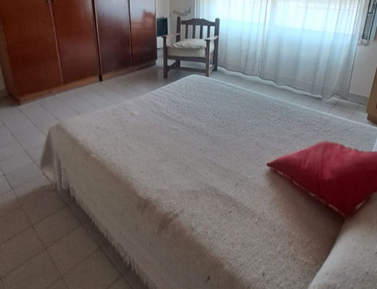 VENDE CASA EN ROCA MERLO/ AMPLIO LOTE