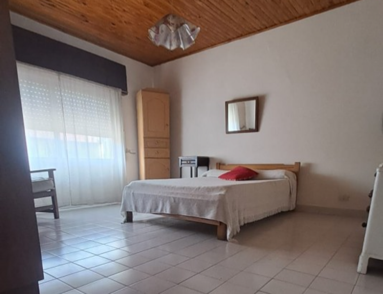 VENDE CASA EN ROCA MERLO/ AMPLIO LOTE