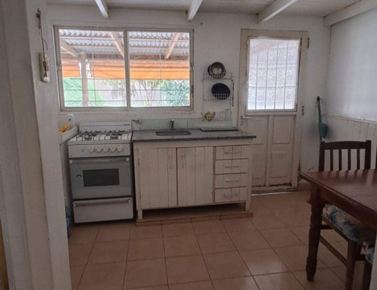 VENDE CASA EN ROCA MERLO/ AMPLIO LOTE