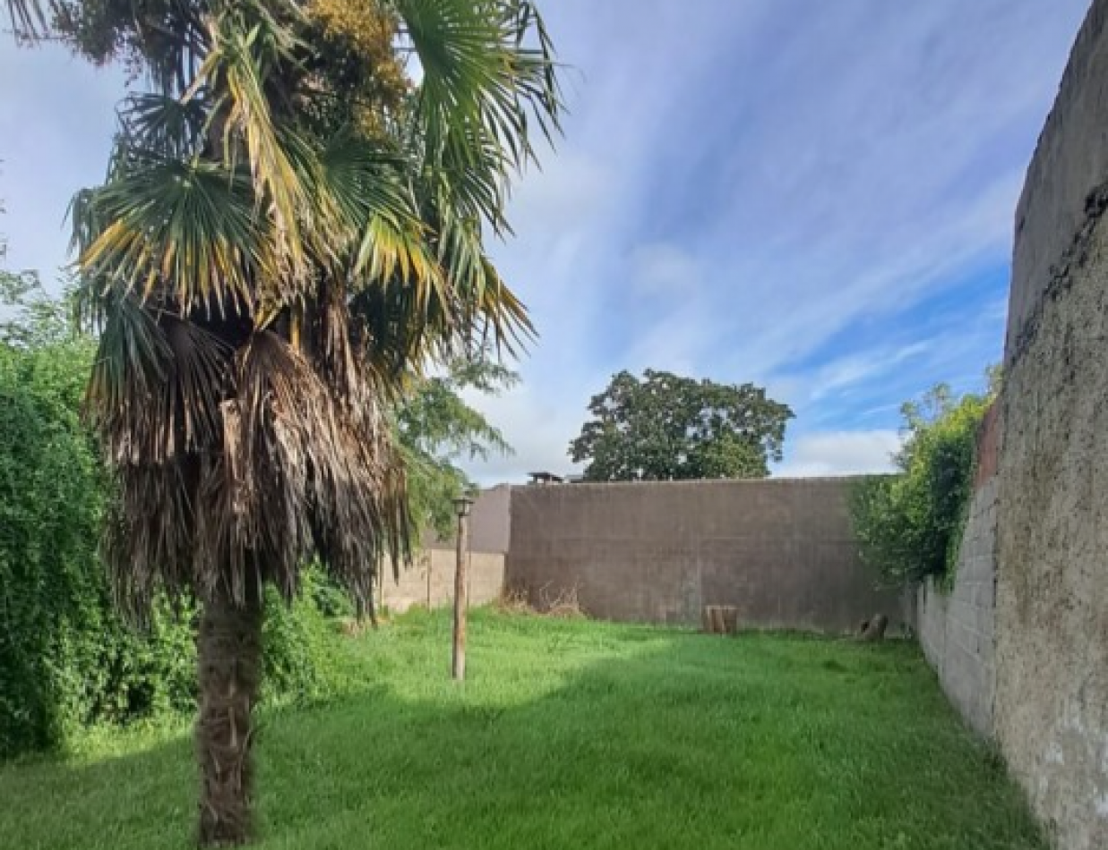 VENDE CASA EN ROCA MERLO/ AMPLIO LOTE