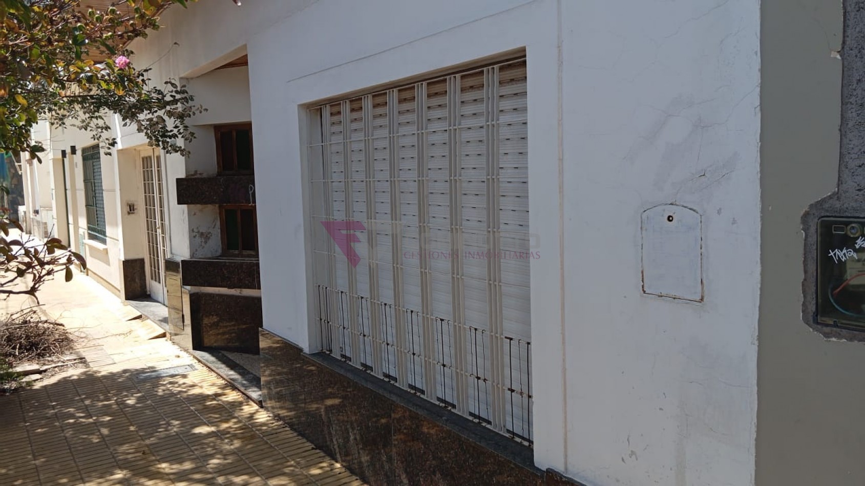 VENDE CASA DE DOS PLANTAS EN SAN VICENTE 