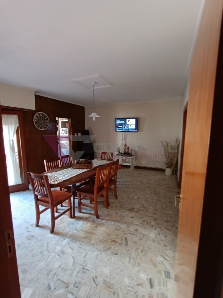 CHALET EN MARIANO MORENO 