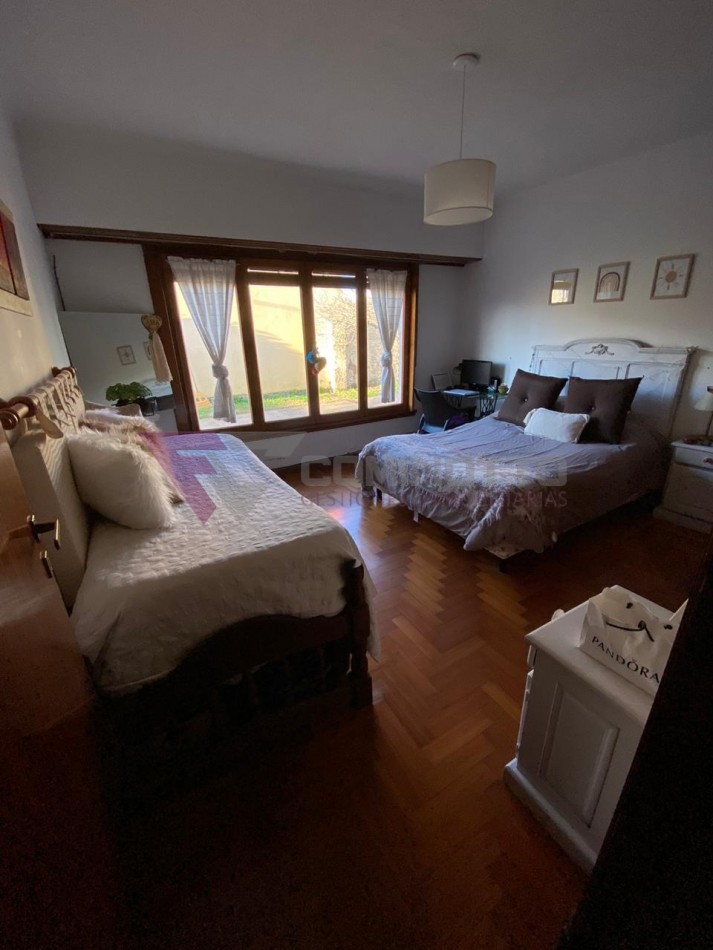 CHALET EN MARIANO MORENO 