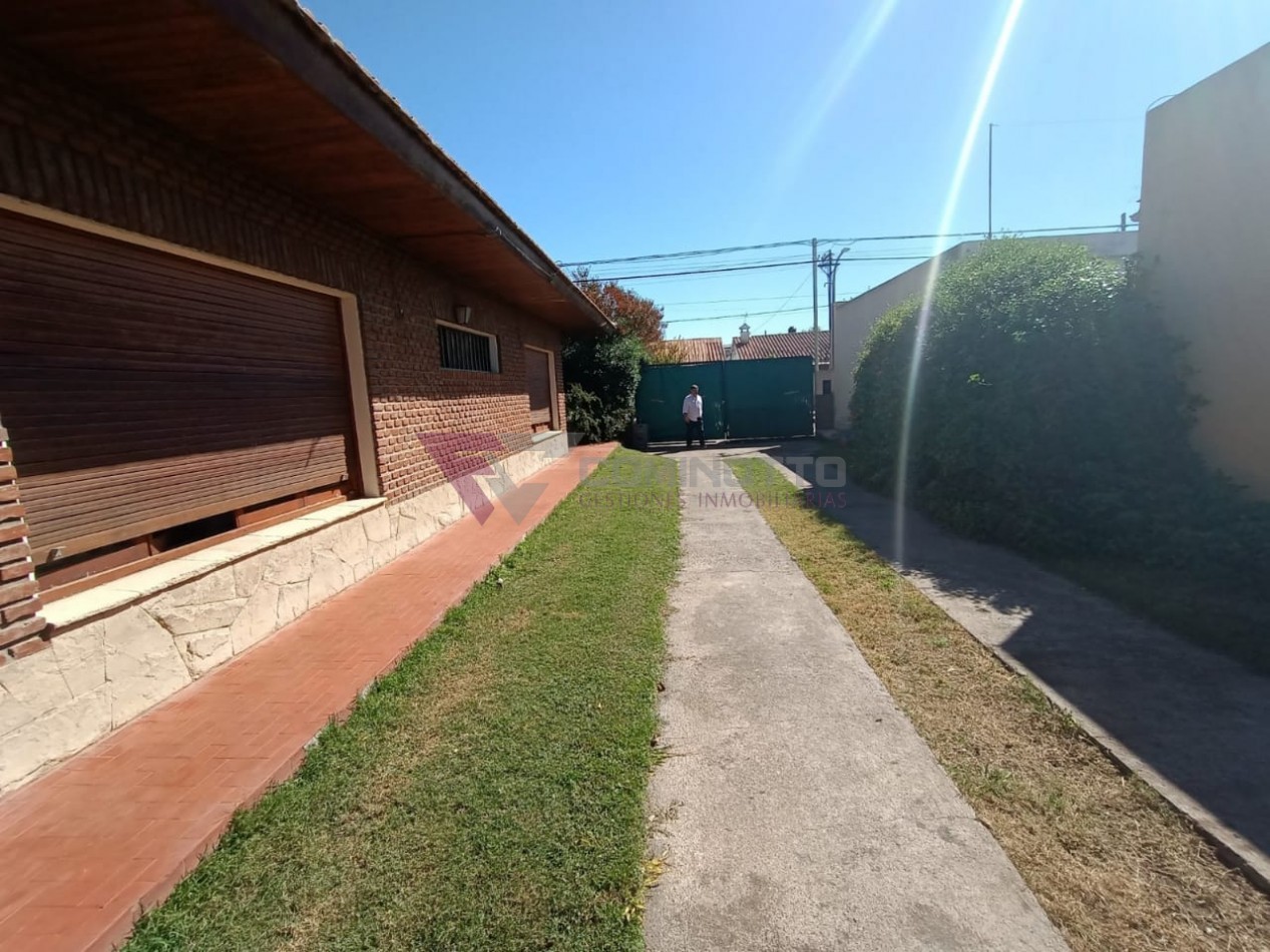 CHALET EN MARIANO MORENO 