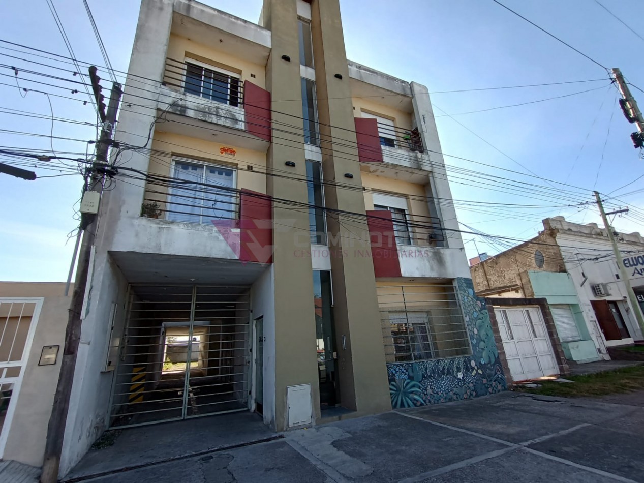 DEPARTAMENTO SOBRE AV. ITUZAINGO