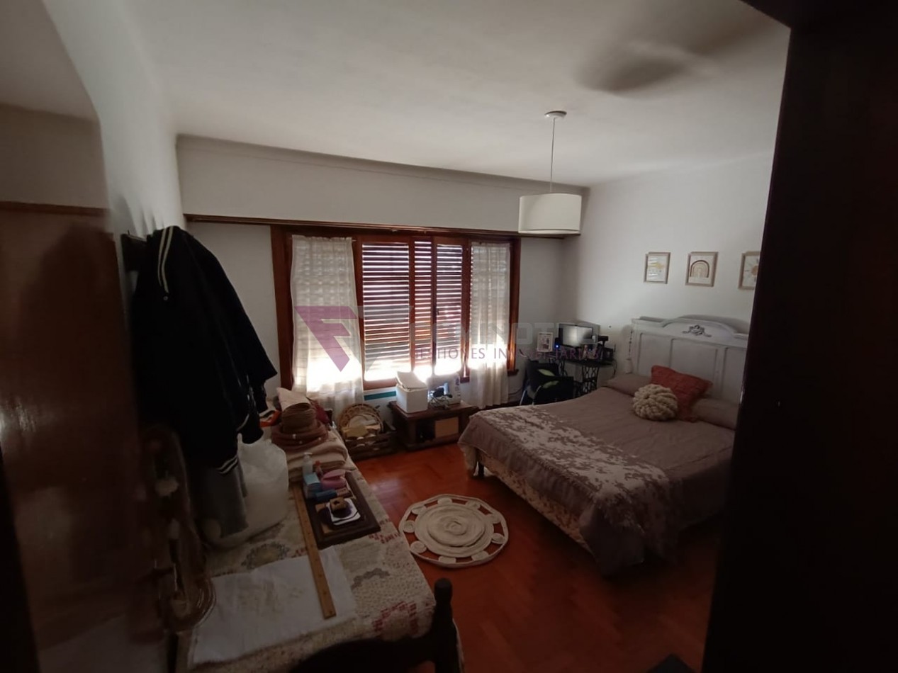 CHALET EN MARIANO MORENO 