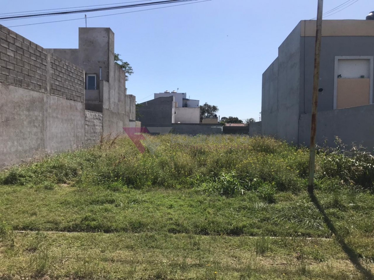 LOTE EN BARRIO LUJAN 