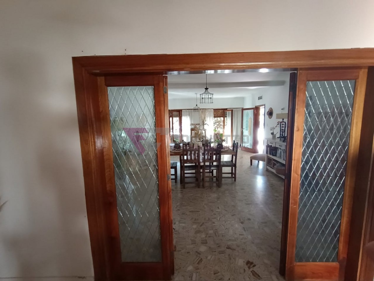 CHALET EN MARIANO MORENO 