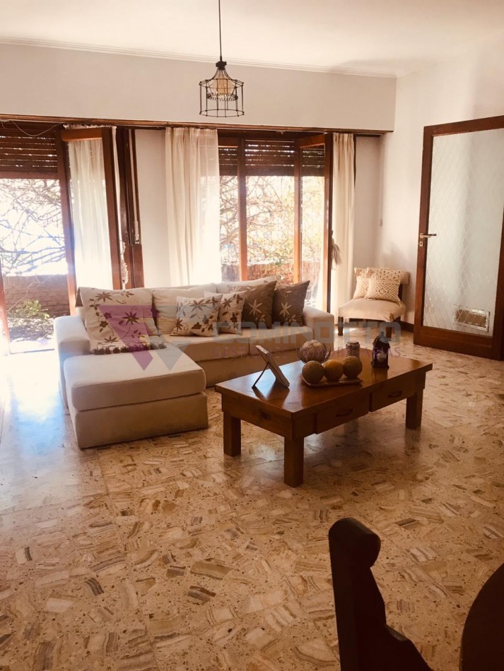 CHALET EN MARIANO MORENO 