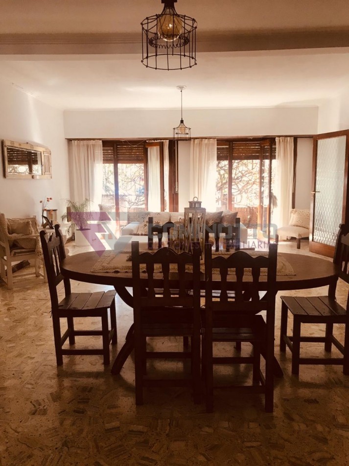 CHALET EN MARIANO MORENO 