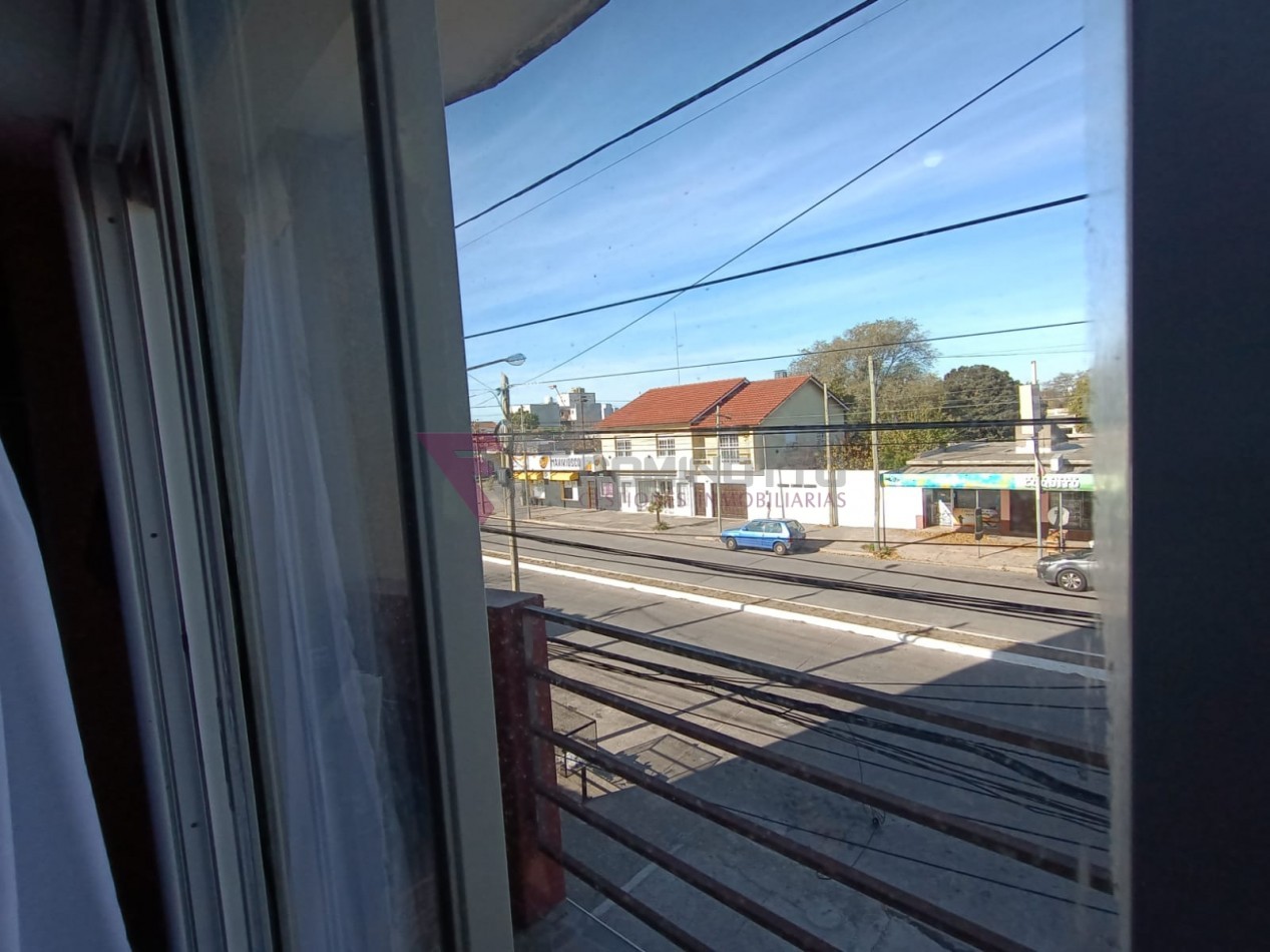 DEPARTAMENTO SOBRE AV. ITUZAINGO