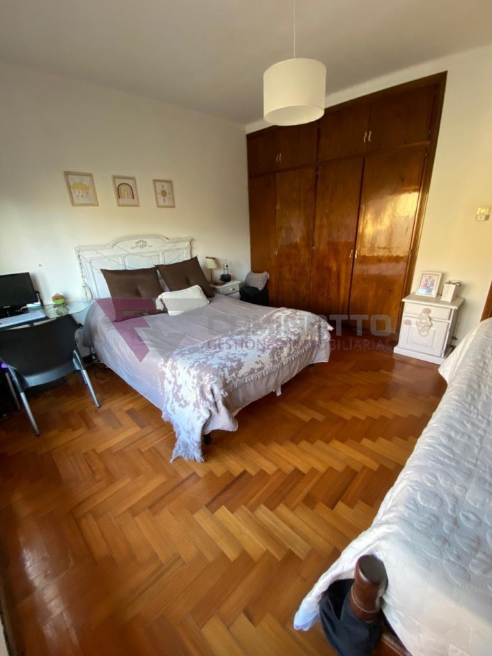 CHALET EN MARIANO MORENO 
