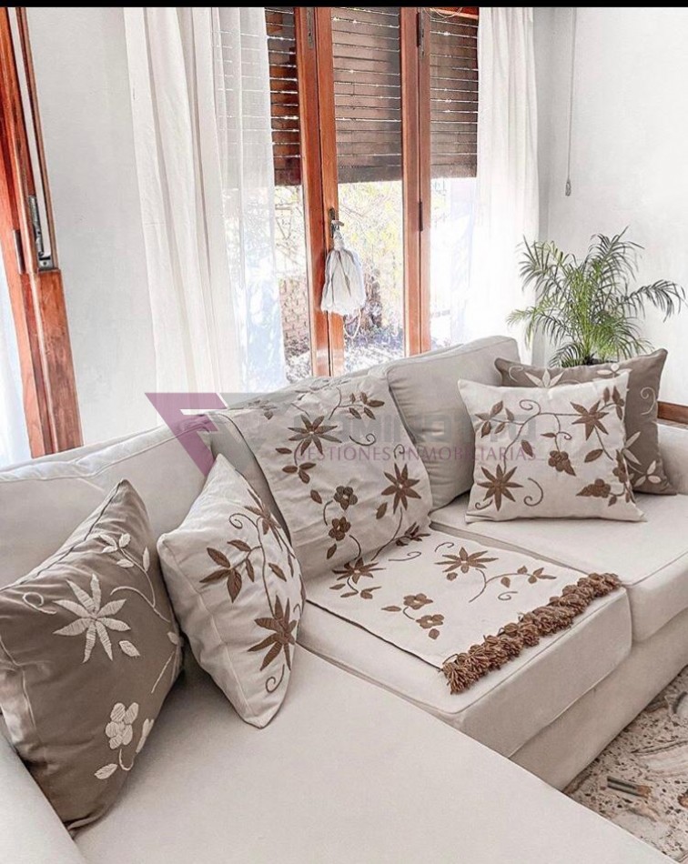 CHALET EN MARIANO MORENO 