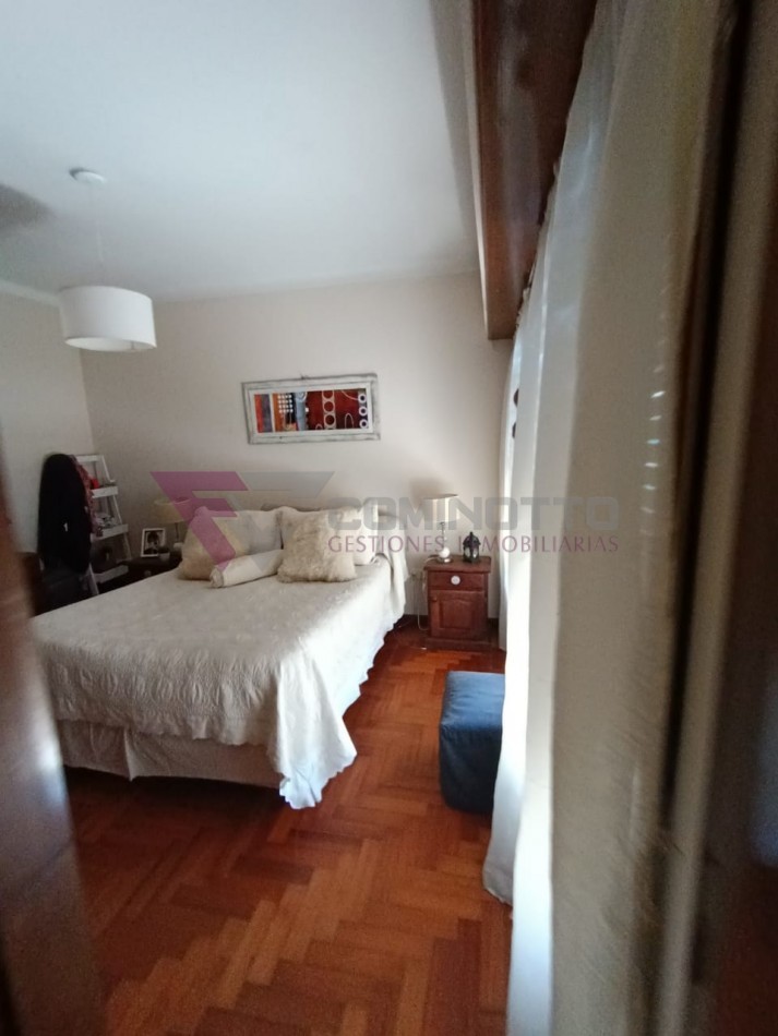 CHALET EN MARIANO MORENO 