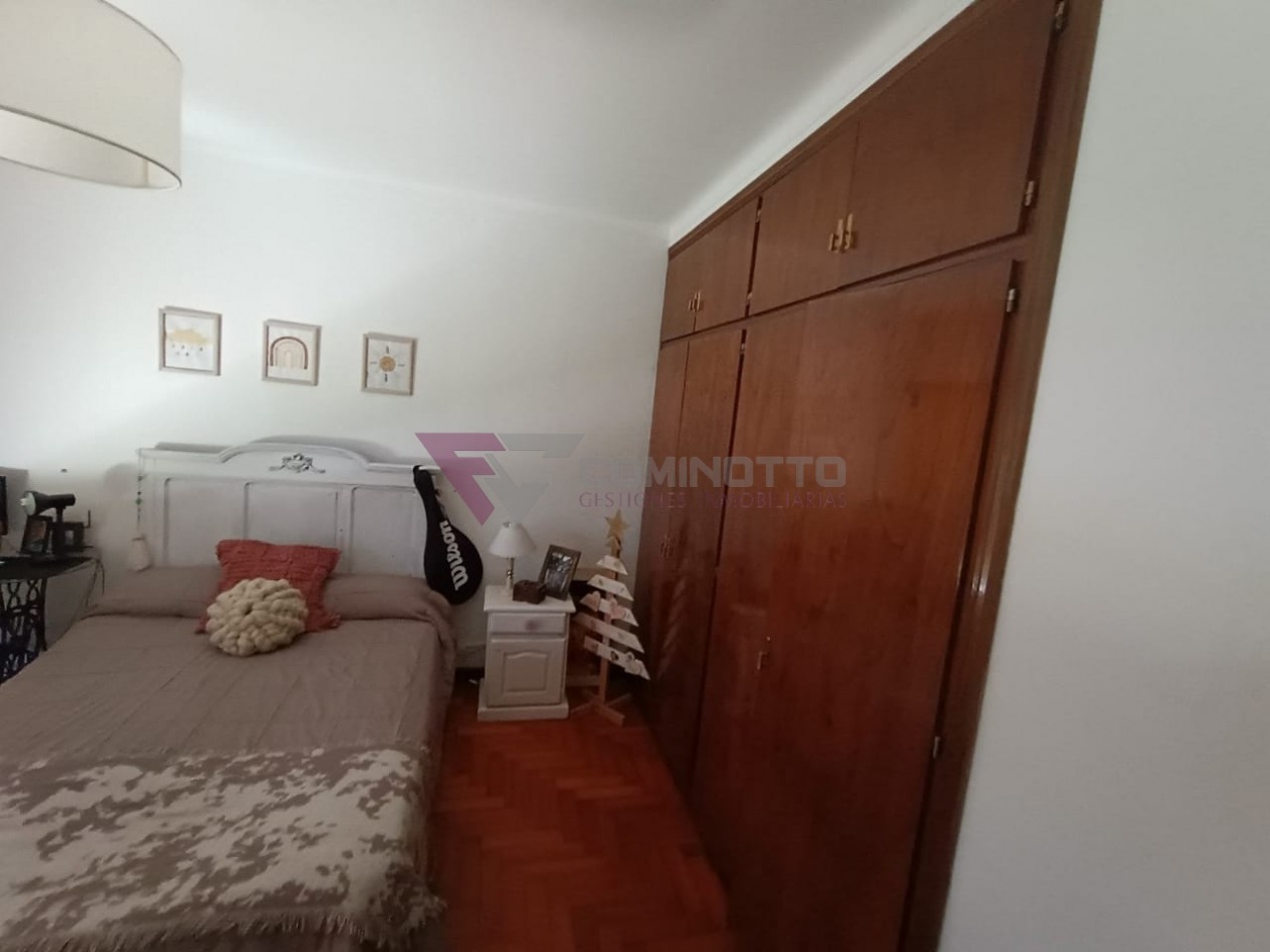 CHALET EN MARIANO MORENO 