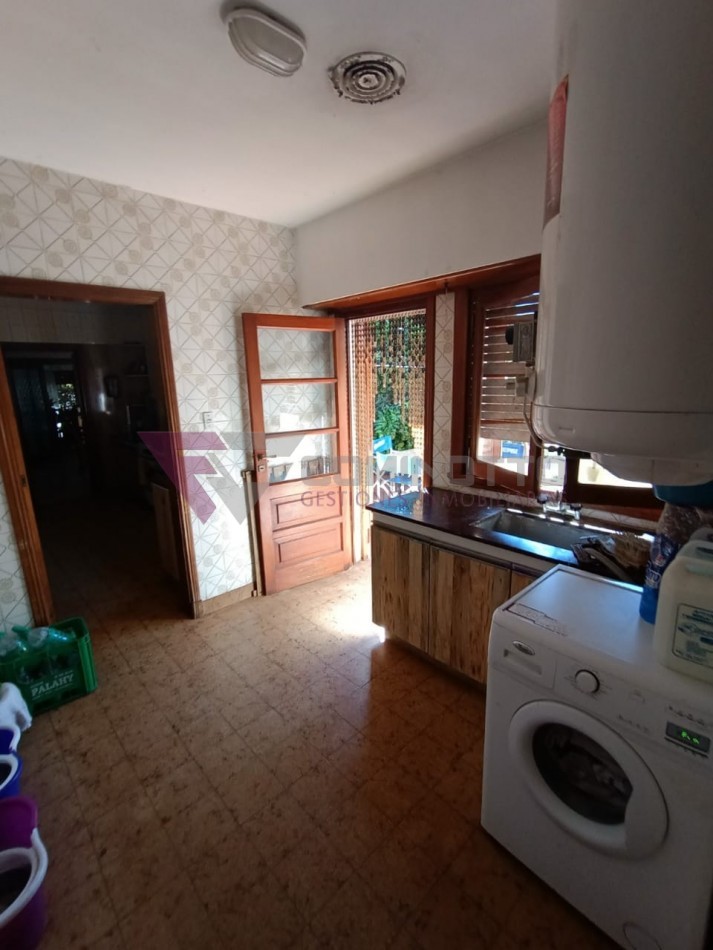 CHALET EN MARIANO MORENO 