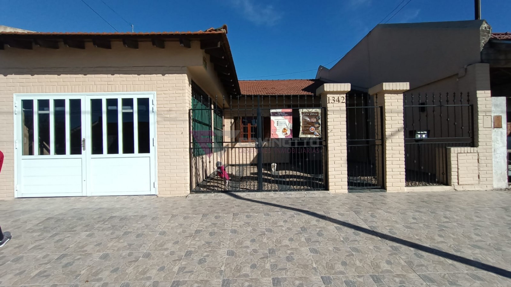 VENDE CHALET EN B. SARMIENTO