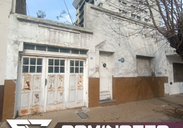 VENDE CASA CENTRICA A RECICLAR