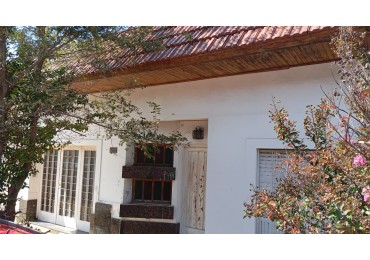 VENDE CASA DE DOS PLANTAS EN SAN VICENTE