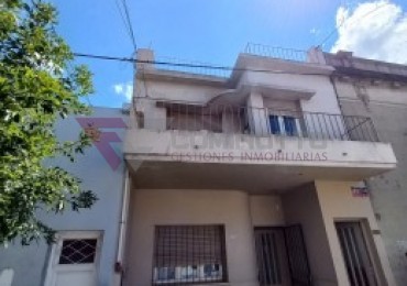 CASA EN MICROCENTRO DE 3 DORMITORIOS