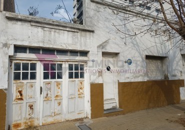 VENDE CASA CENTRICA A RECICLAR