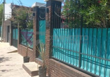CASA CON GALPON EN AMPLIO LOTE SOBRE AVENIDA