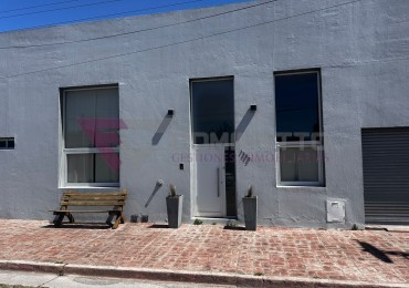 CASA CON PILETA EN LOMA NEGRA