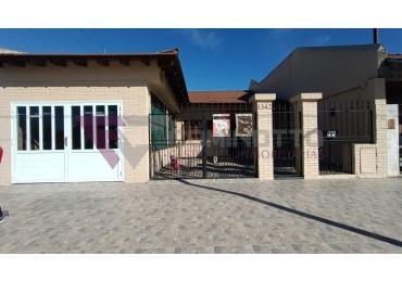 VENDE CHALET EN B. SARMIENTO